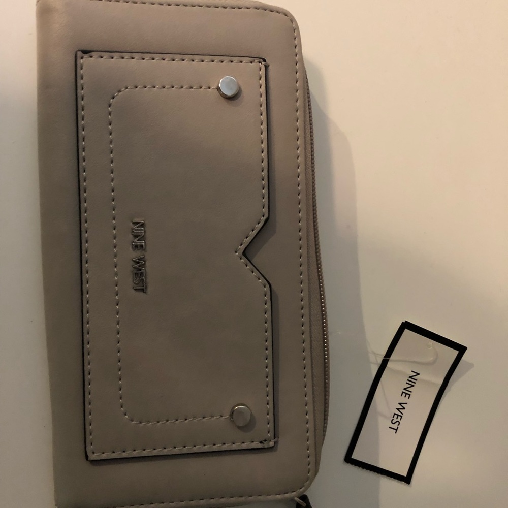 Nine West wallet